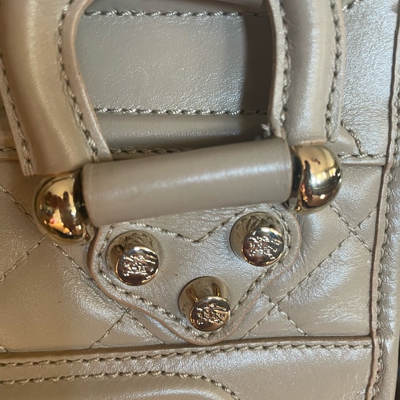 Authentic Cream Burberry Leather Manor Bag - Picture 4 of 10